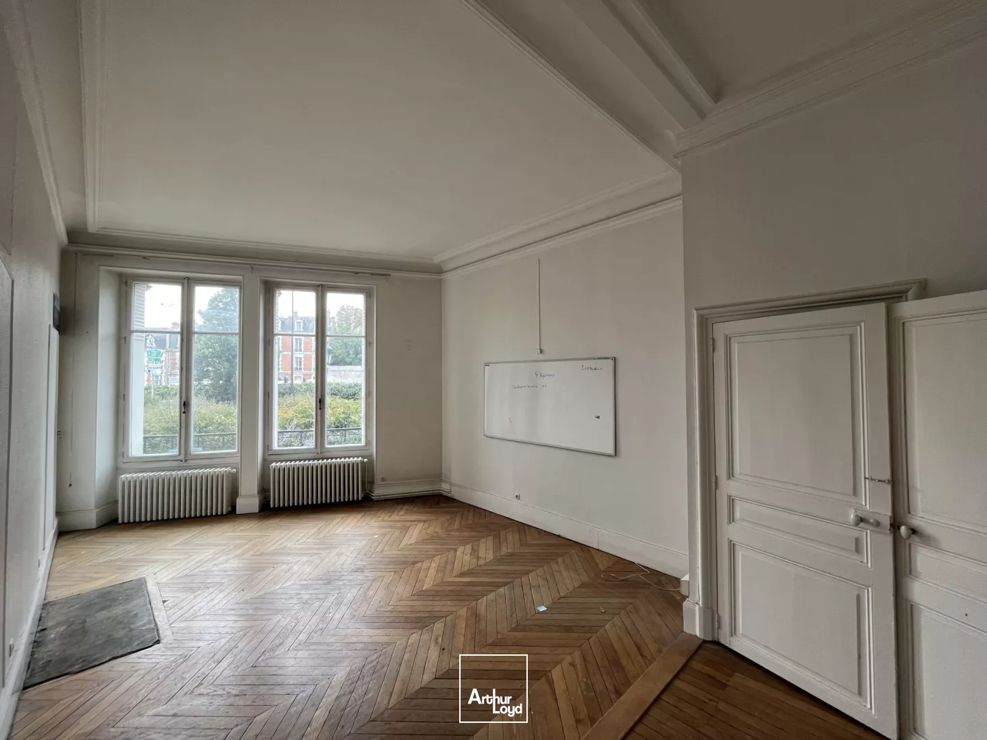 Bureaux type Haussmannien dans le centre d'Orléans avec parkings !!!! 