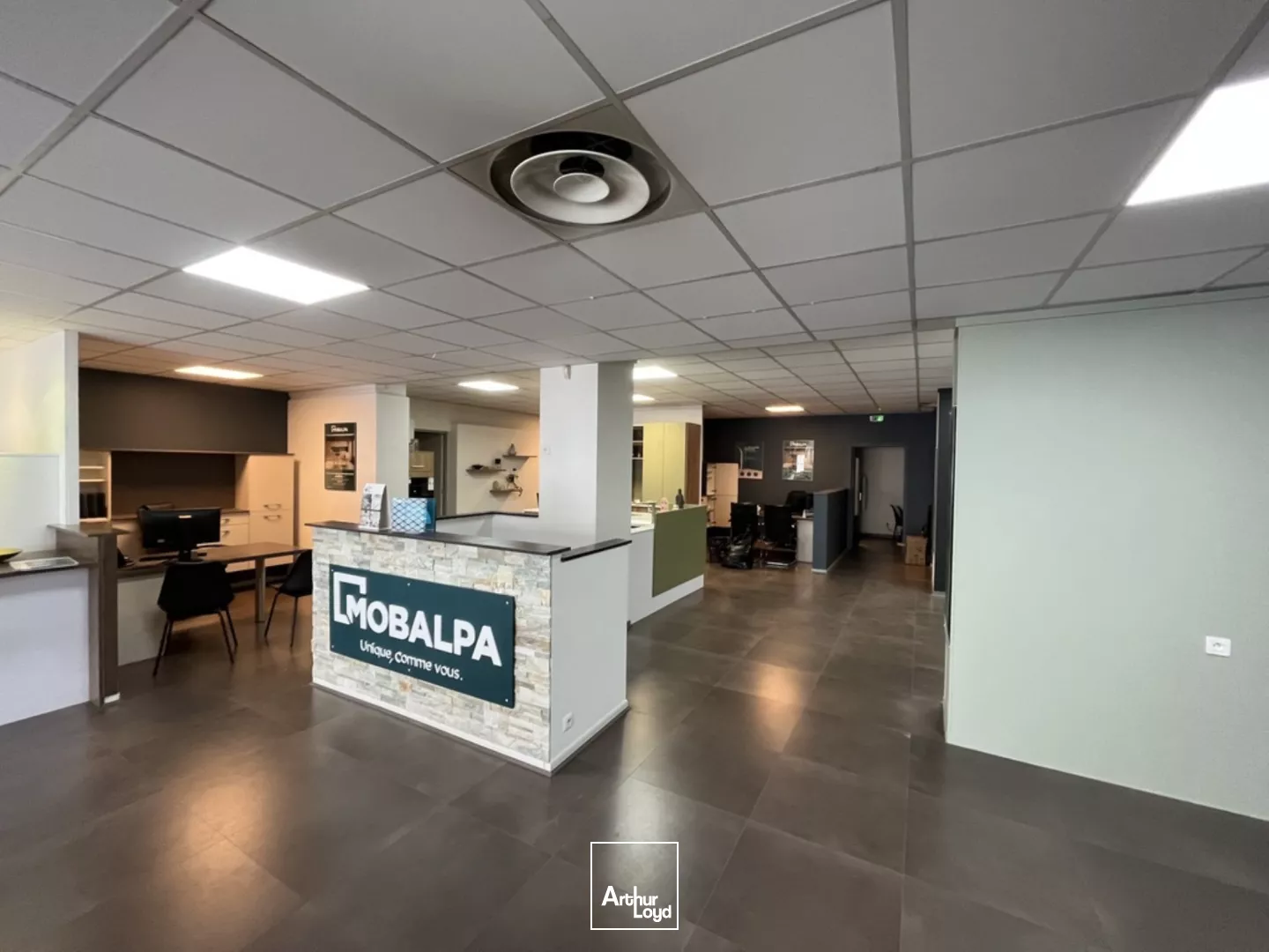 Location d'un local Commercial de 700 m2 à Fleury-les-Aubrais - RN 20