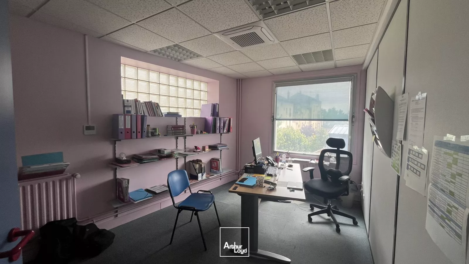 À vendre : Bureaux lumineux de 422 m² en hyper centre d'Orléans avec parkings inclus !