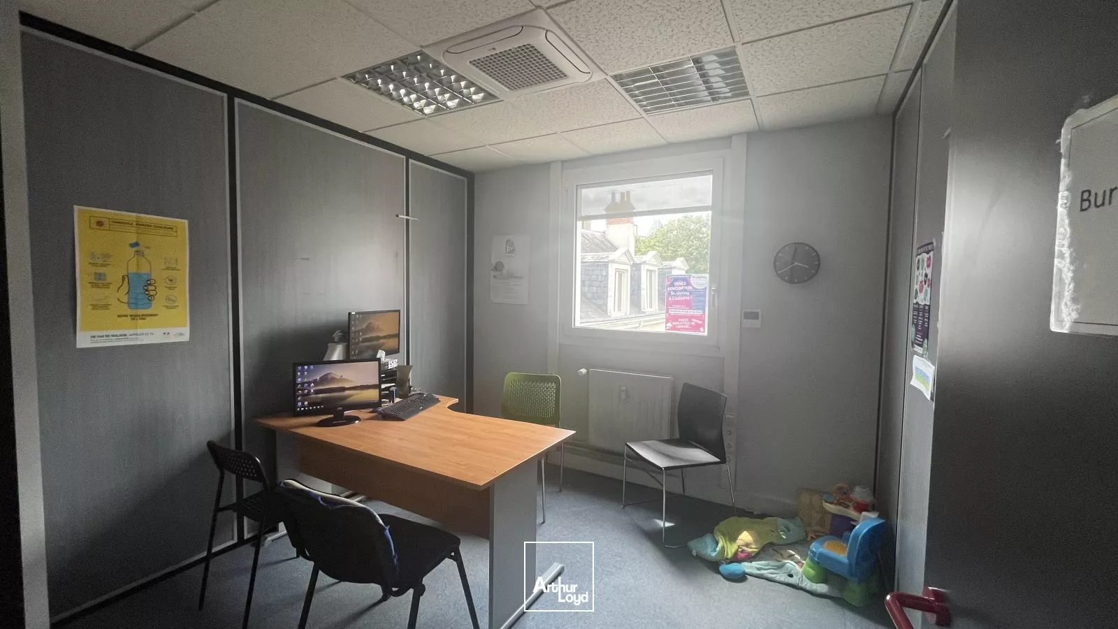 À vendre : Bureaux lumineux de 422 m² en hyper centre d'Orléans avec parkings inclus !