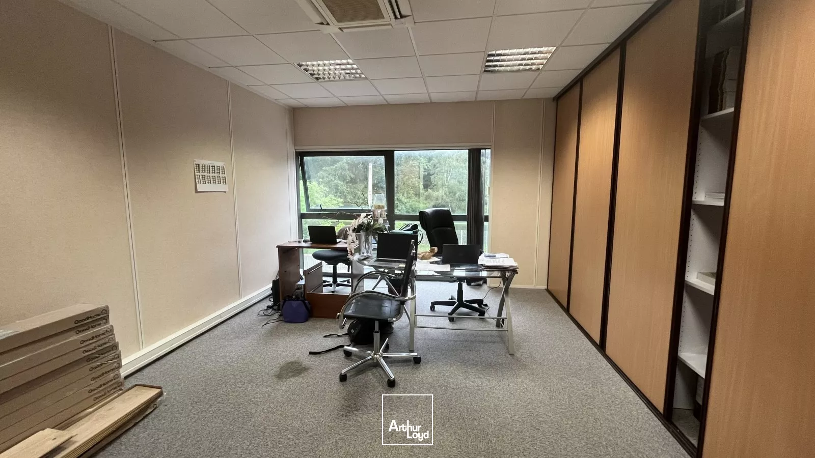 Bureaux de 206 m2 avec parkings à louer - Visibilité exceptionnelle le long de la RD 2020