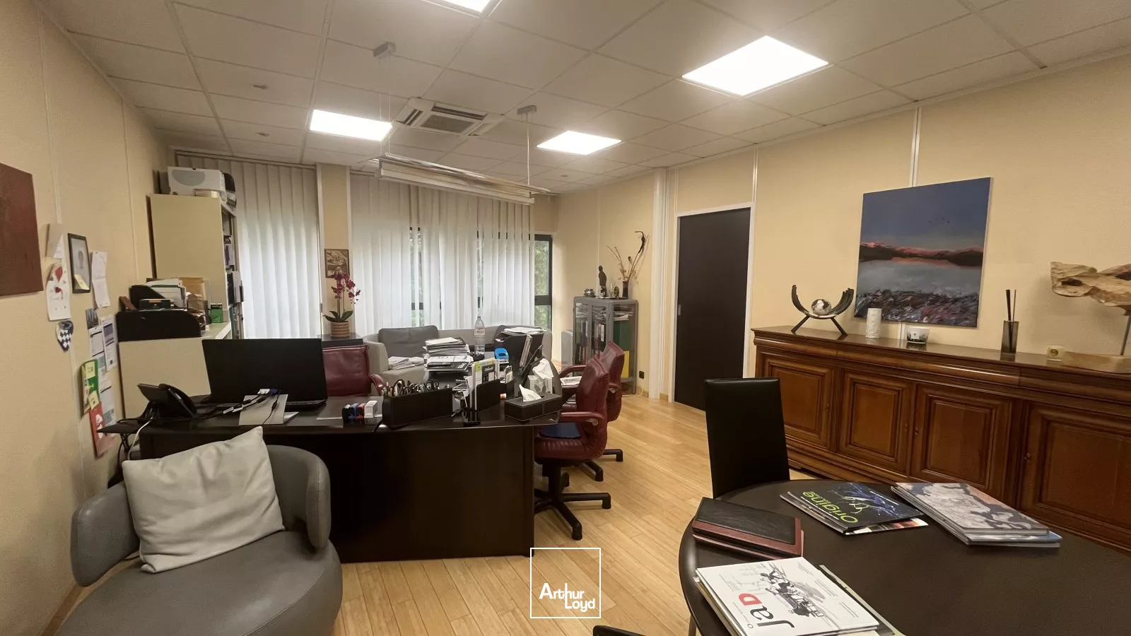 Bureaux de 206 m2 avec parkings à louer - Visibilité exceptionnelle le long de la RD 2020