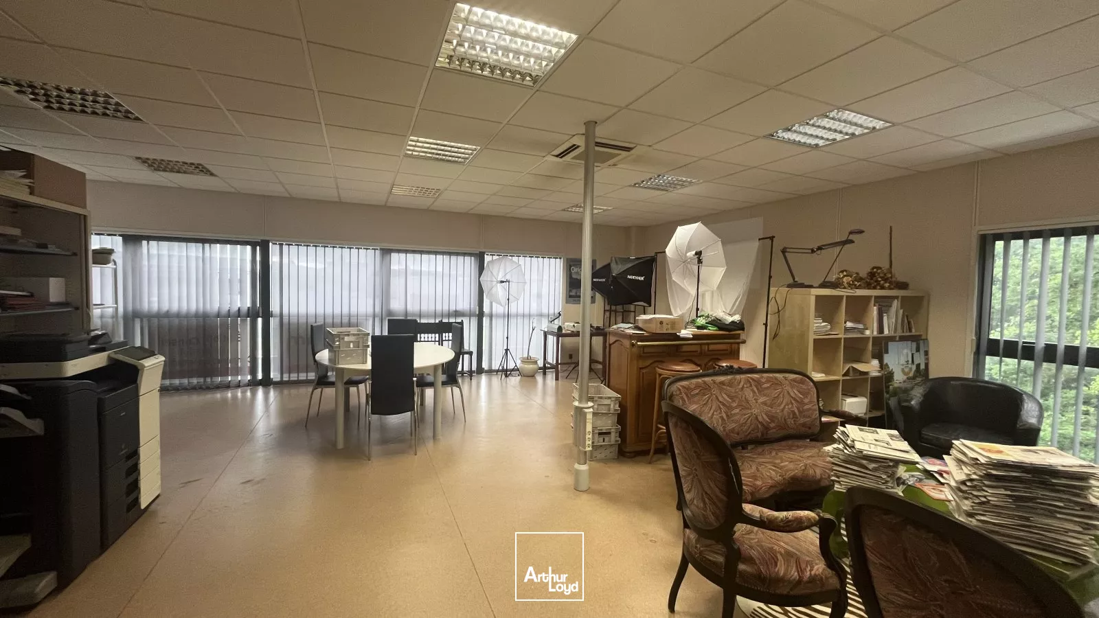 Bureaux de 206 m2 avec parkings à louer - Visibilité exceptionnelle le long de la RD 2020