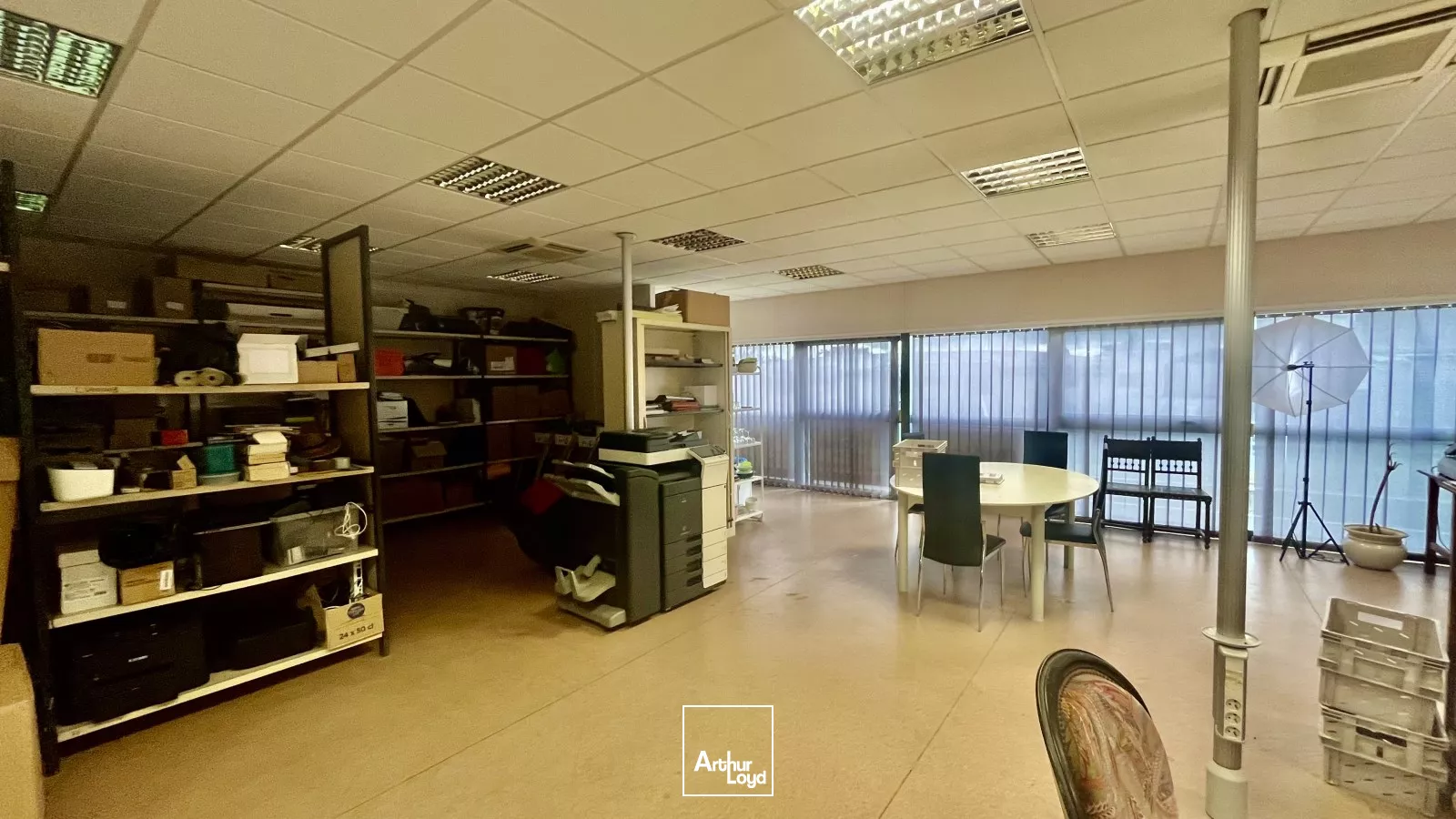 Bureaux de 206 m2 avec parkings à louer - Visibilité exceptionnelle le long de la RD 2020