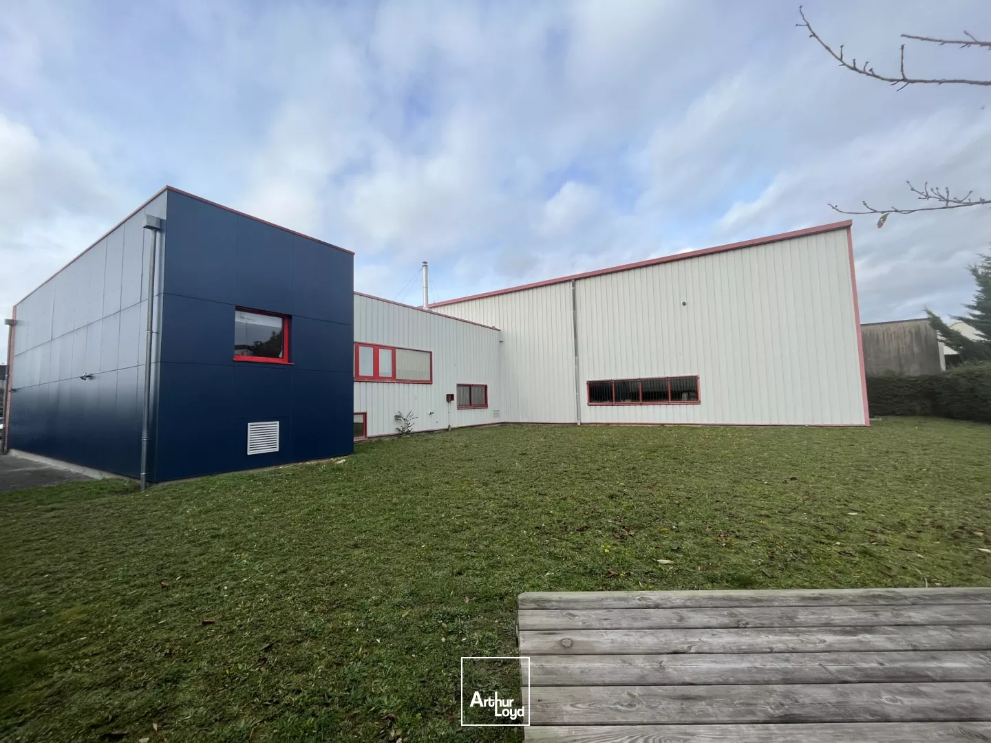 À Louer : Bâtiment de Bureaux de 330 m² - Olivet, Zone d'activités des Aulnaies 