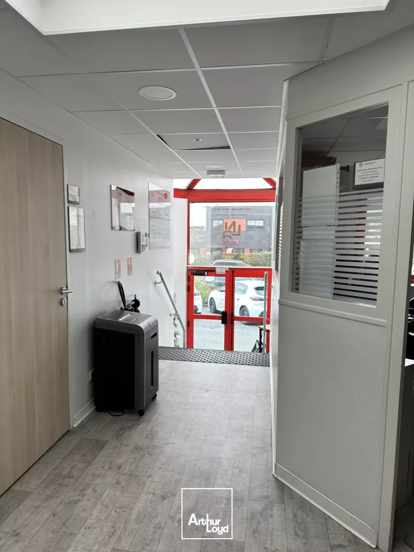 À Louer : Bâtiment de Bureaux de 330 m² - Olivet, Zone d'activités des Aulnaies 