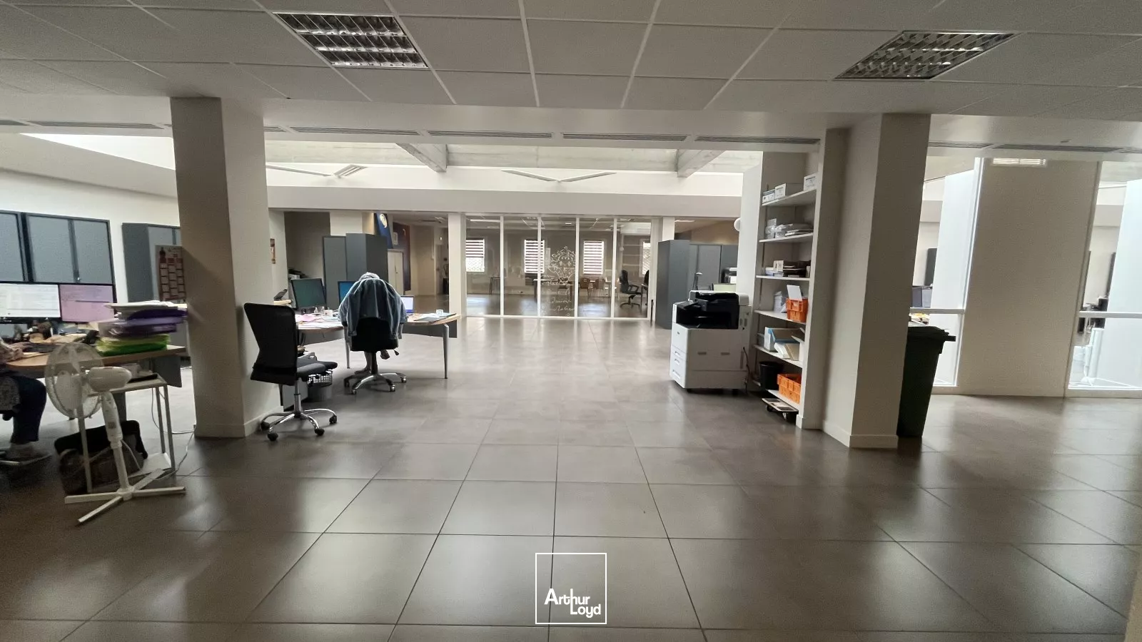 Location de bureau au Coeur de Ville - environ 738 m2 avec stationnements privatifs 