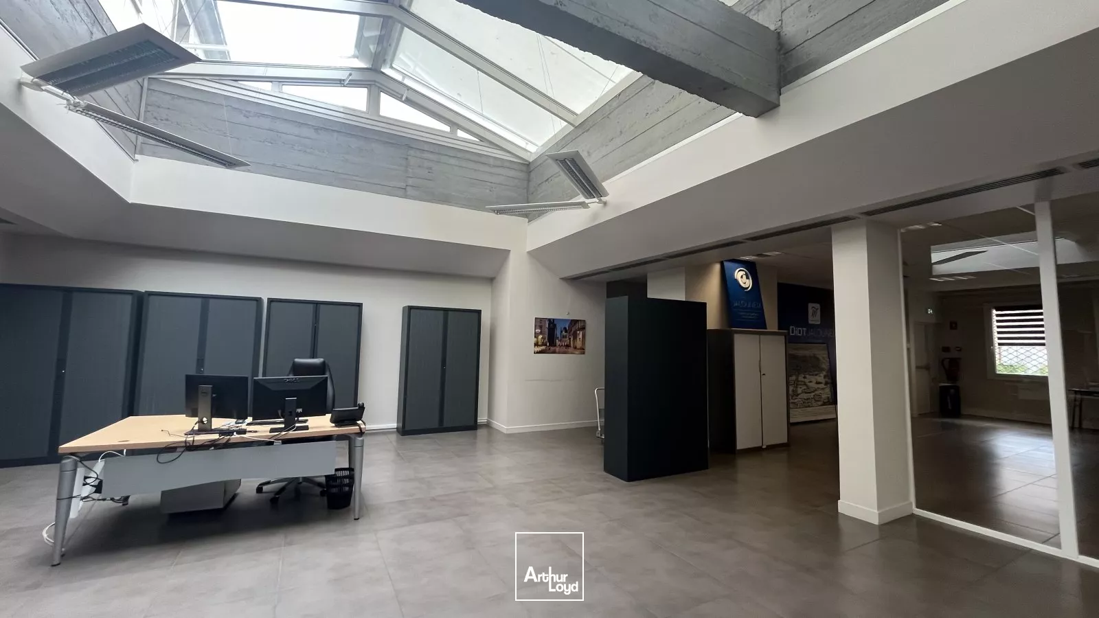 Location de bureau au Coeur de Ville - environ 738 m2 avec stationnements privatifs 