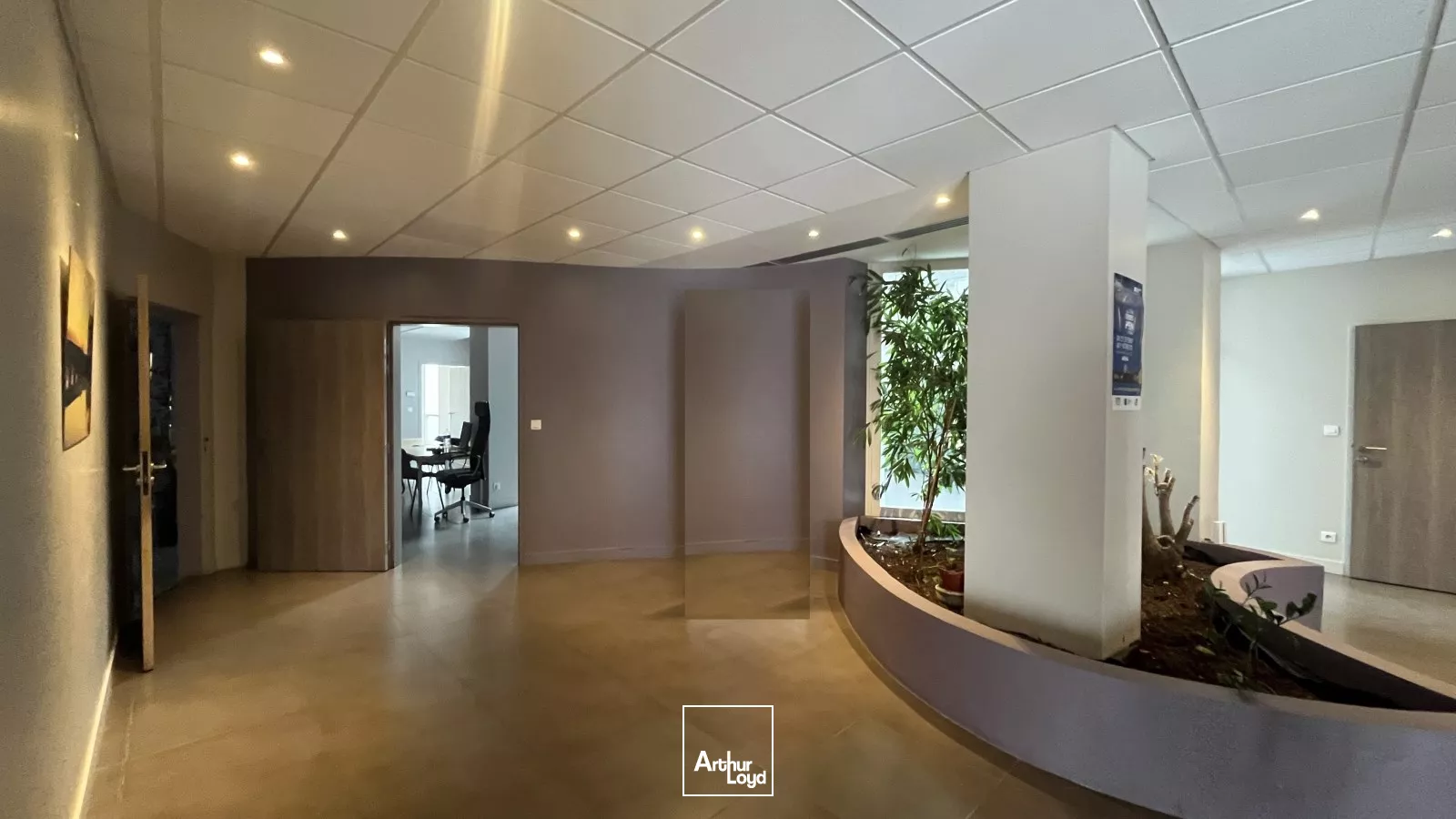 Location de bureau au Coeur de Ville - environ 738 m2 avec stationnements privatifs 