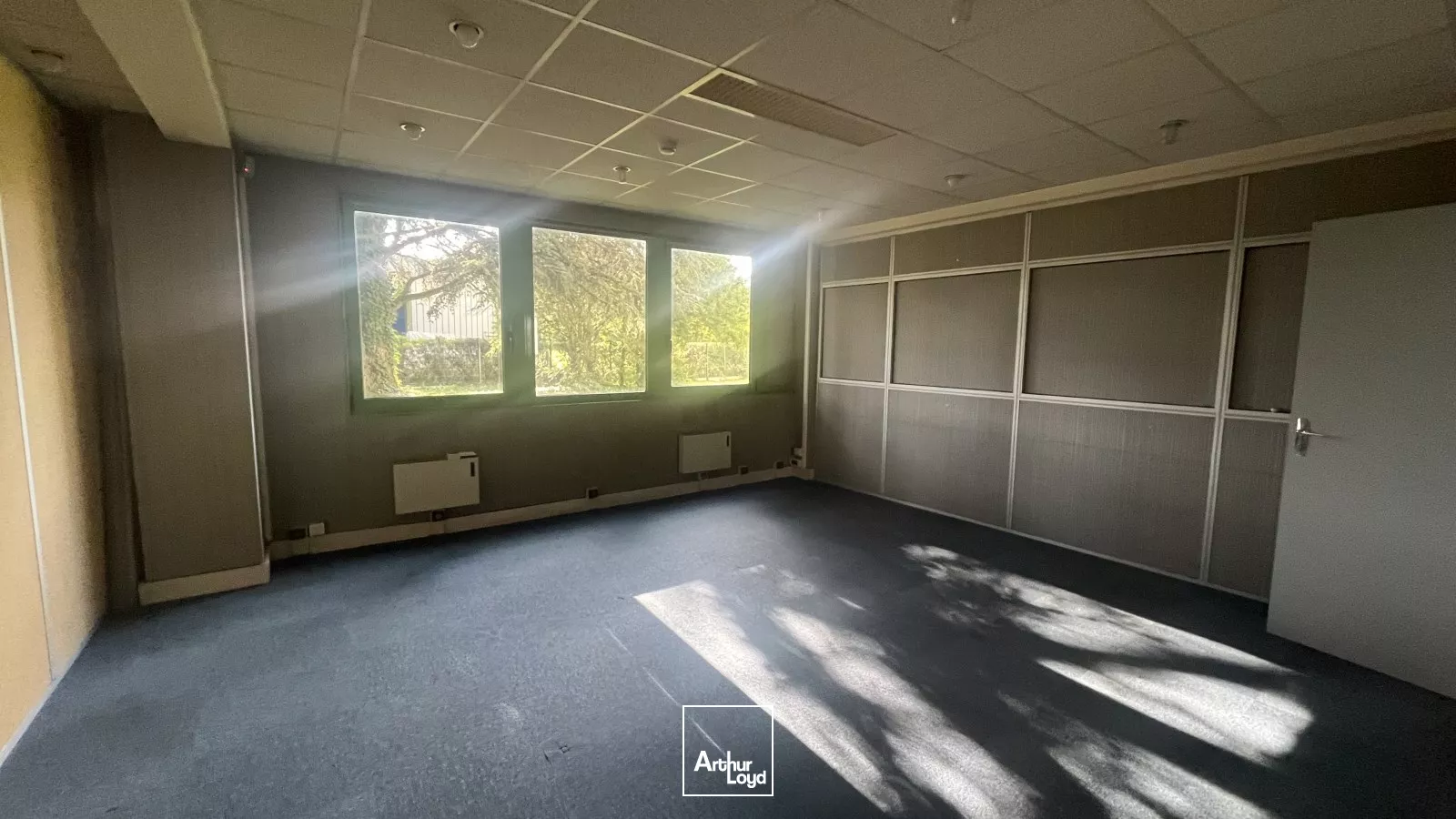 Bureaux lumineux au sud d'Orléans - accès immédiat RD2020 - A louer 157 m2 !