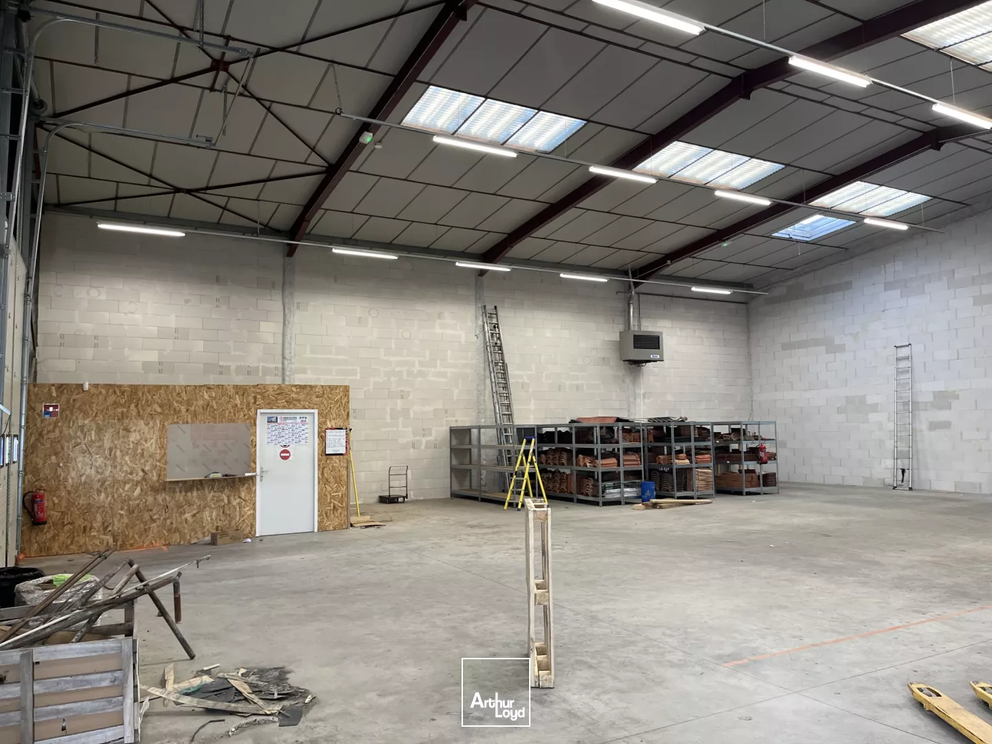 Bâtiment d'activités à louer sur Villemandeur - 405 m2 - Stockage