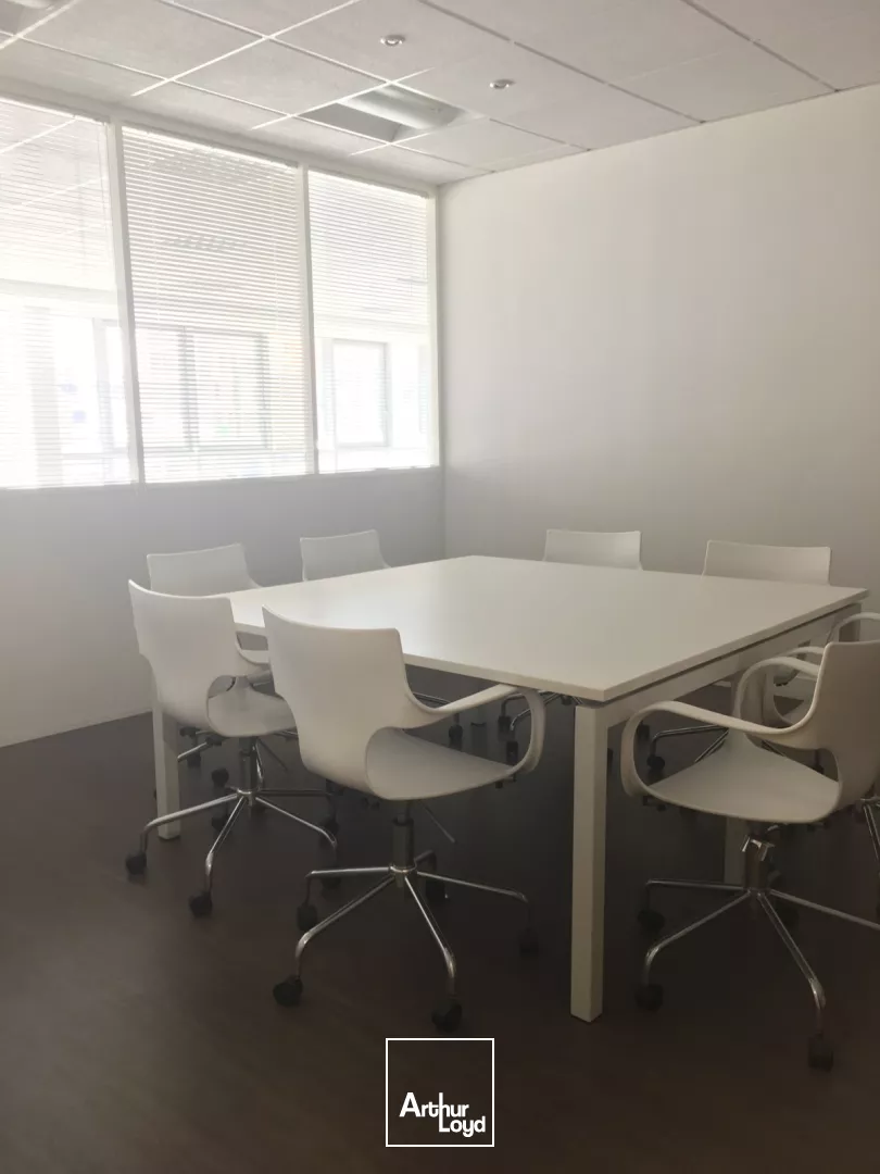 open space ascenseur centre ville roubaix ZFU zone franche urbaine bureaux cloisonnés sous alarme