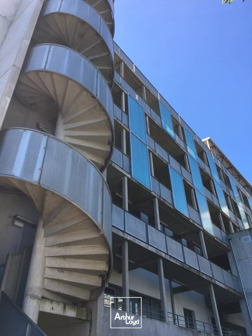 open space ascenseur centre ville roubaix ZFU zone franche urbaine bureaux cloisonnés sous alarme