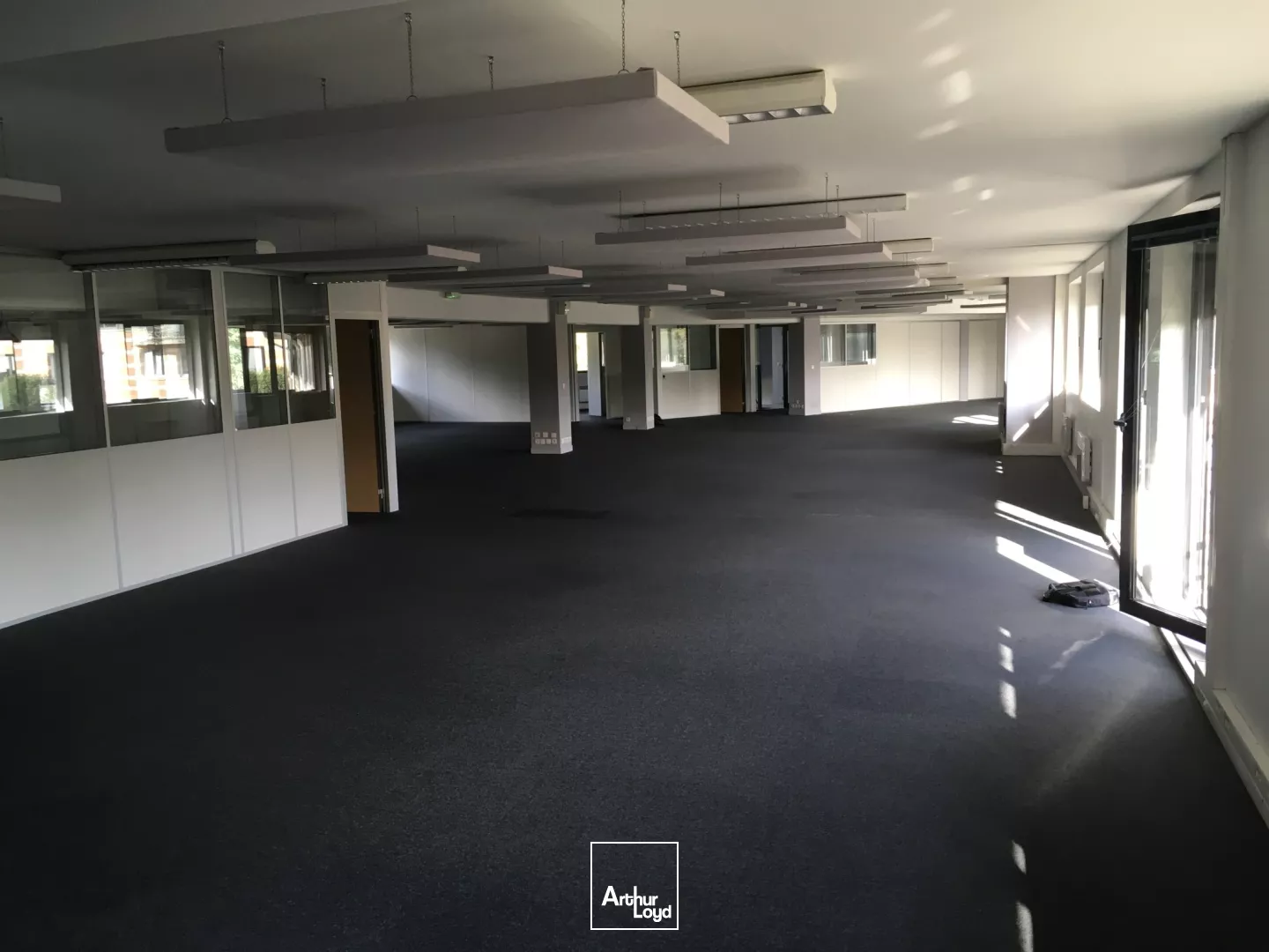 Bureaux à louer dès 506 m² - Environnement verdoyant & accessibilité directe autoroutes