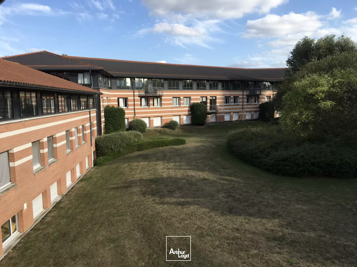 Bureaux à louer dès 506 m² - Environnement verdoyant & accessibilité directe autoroutes