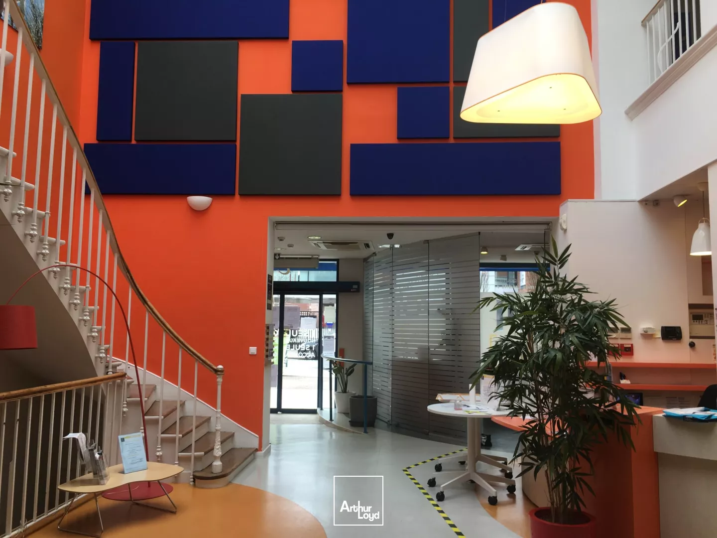 Bureaux cloisonnés Lens 62 avec extérieur - vitrine climatisation