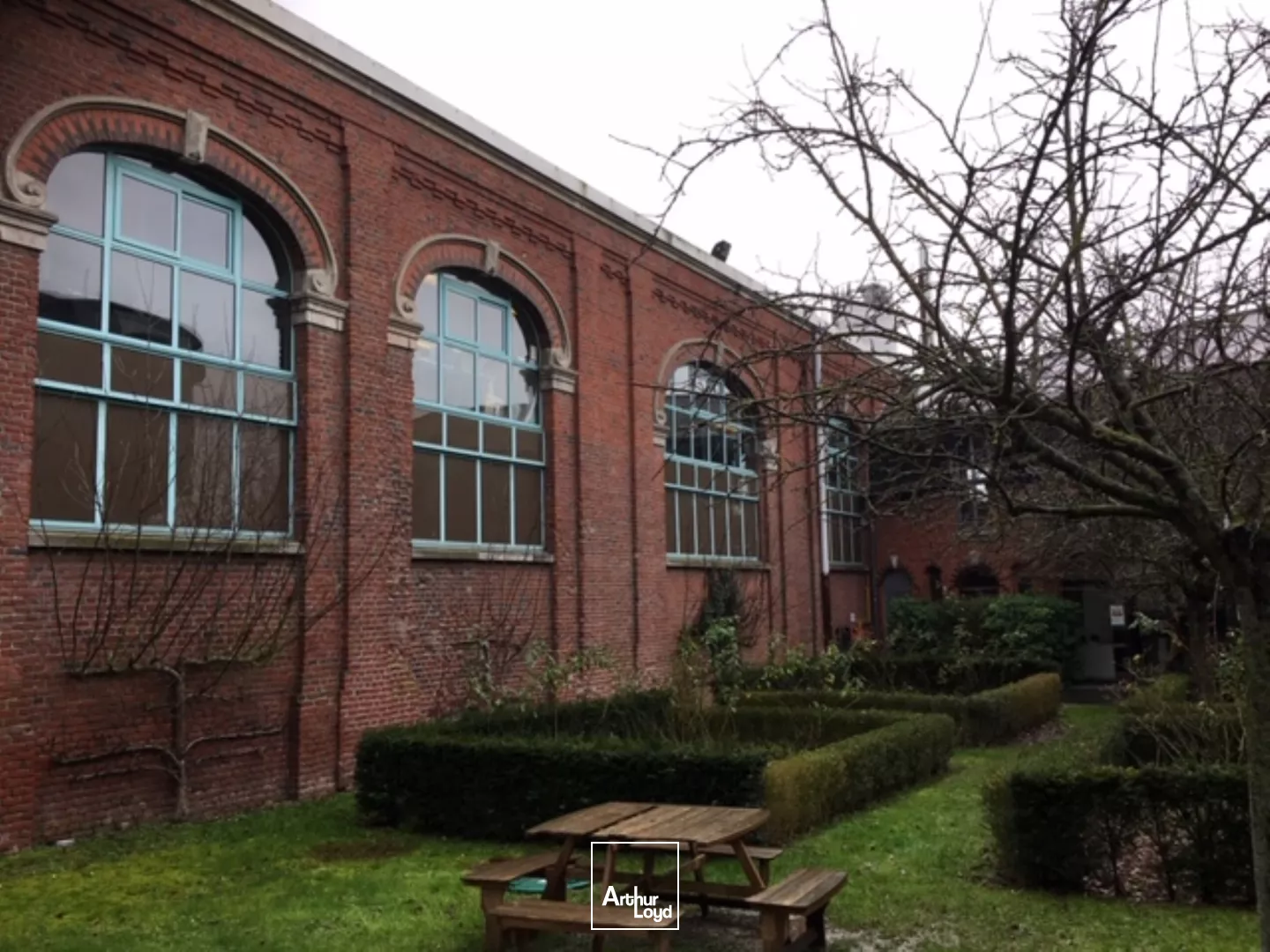 Bureaux de 2 565 m2 à louer à La Madeleine