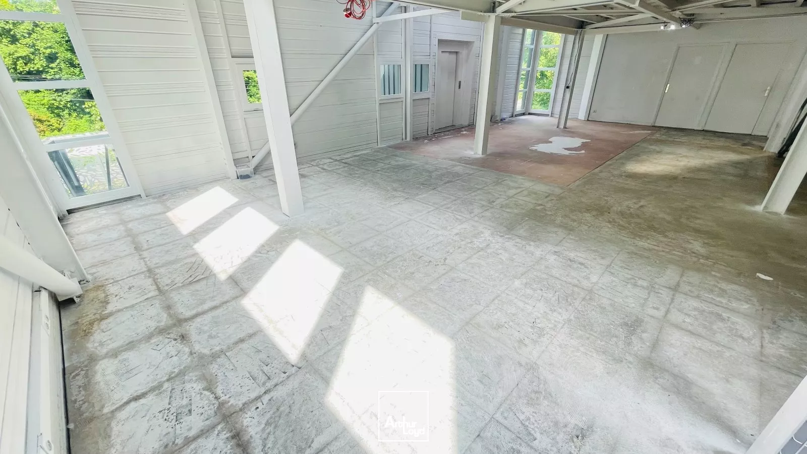 À vendre : Bureaux avec parkings dans un environnement verdoyant - Accessibilité idéale proche grands axes