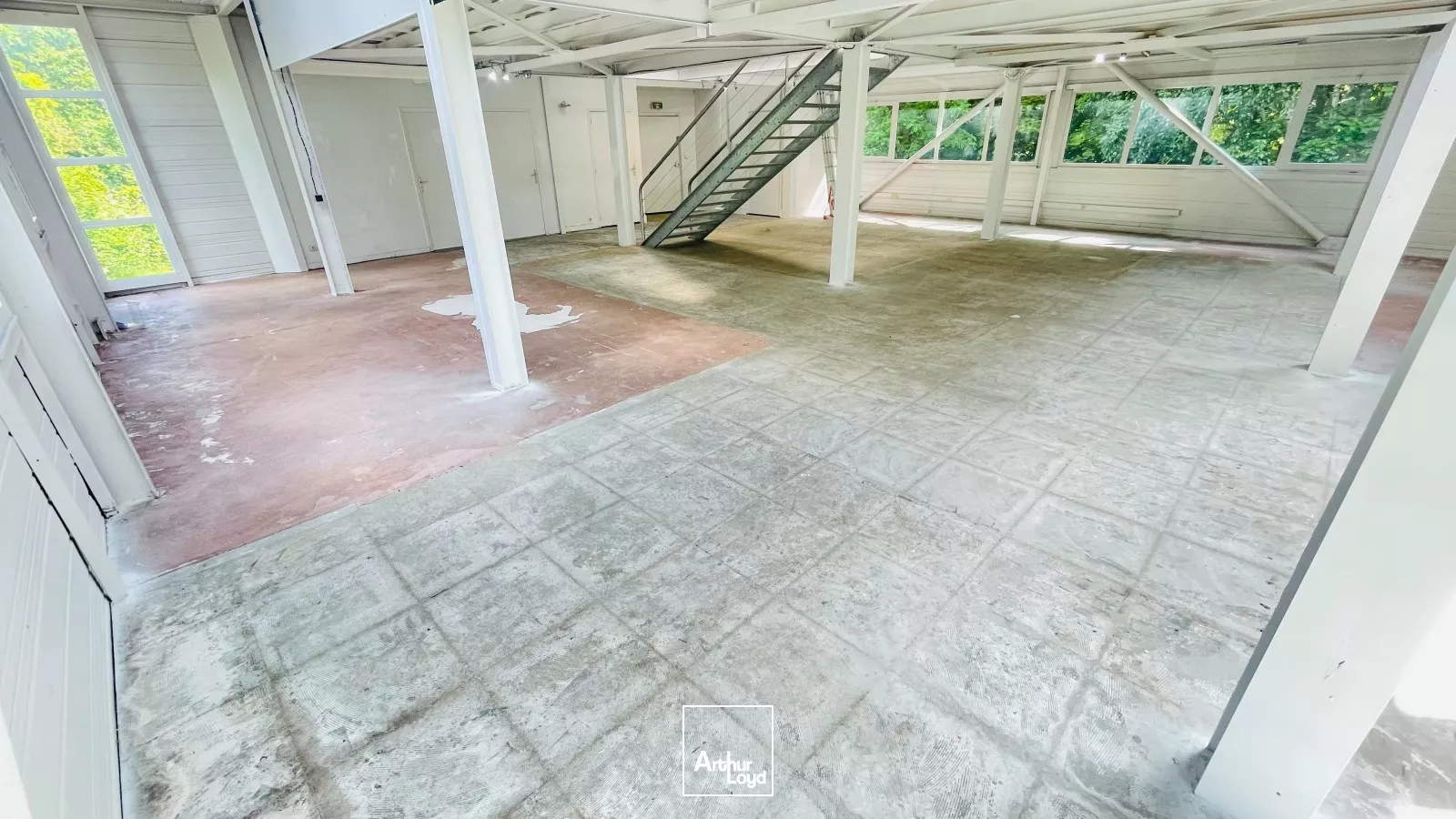 À vendre : Bureaux avec parkings dans un environnement verdoyant - Accessibilité idéale proche grands axes