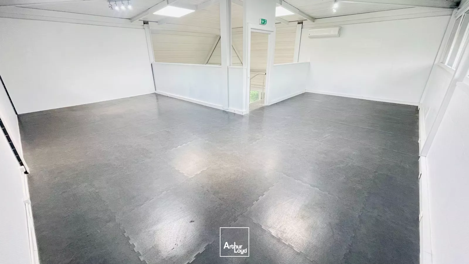 À vendre : Bureaux avec parkings dans un environnement verdoyant - Accessibilité idéale proche grands axes