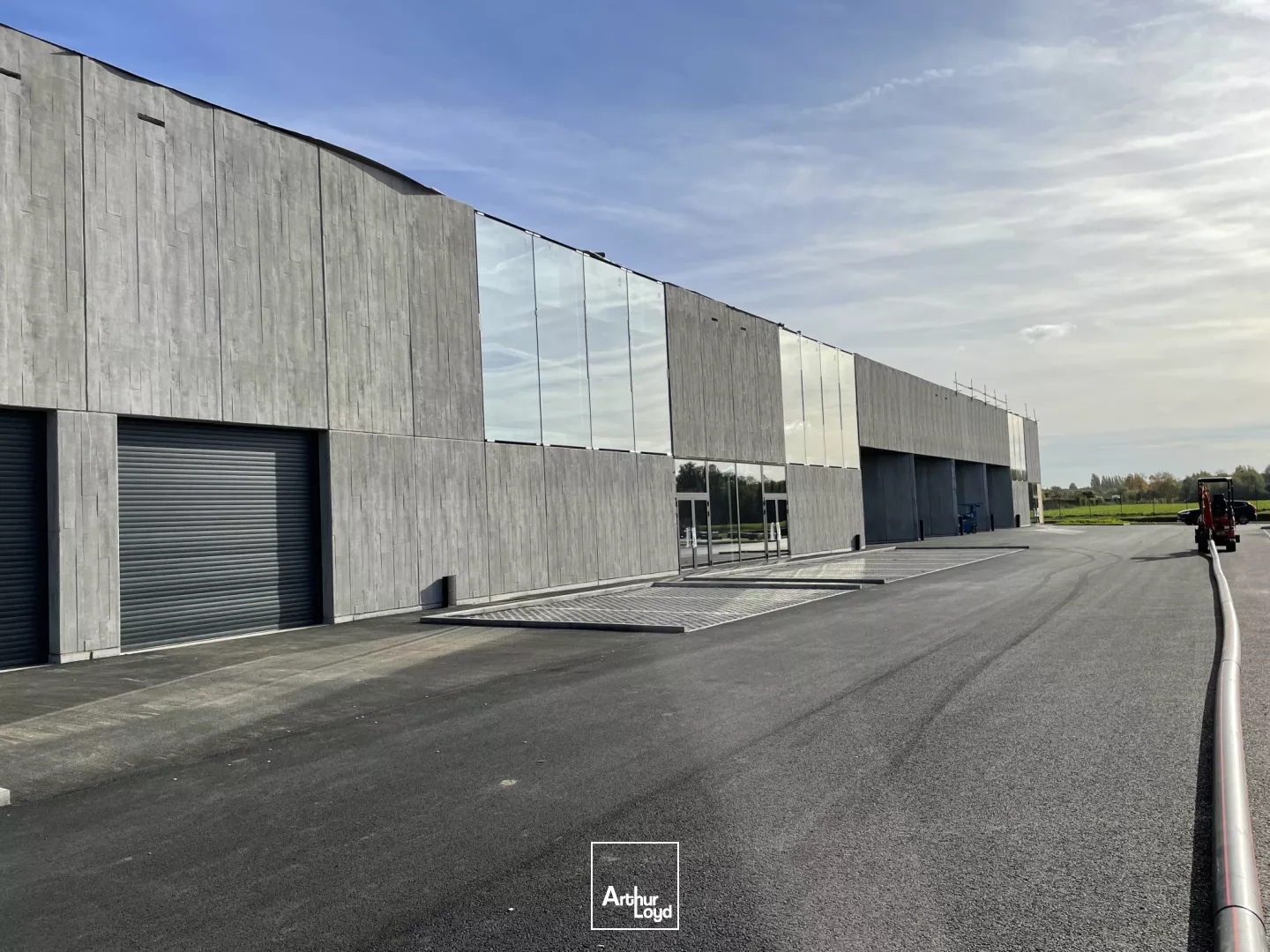 ENTREPOTS A LOUER - CARVIN EN ZONE D'ACTIVITES 