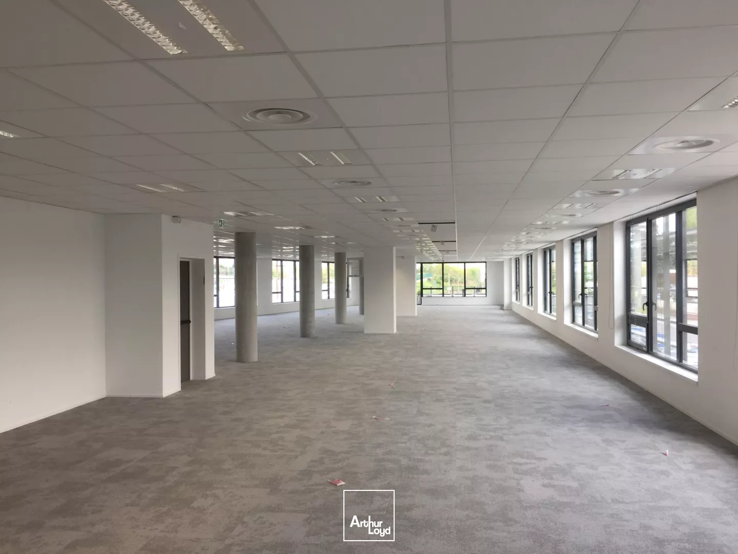 Bureaux neufs à louer aux portes de Lille - Espaces modernes avec terrasses, rooftop et accessibilité métro