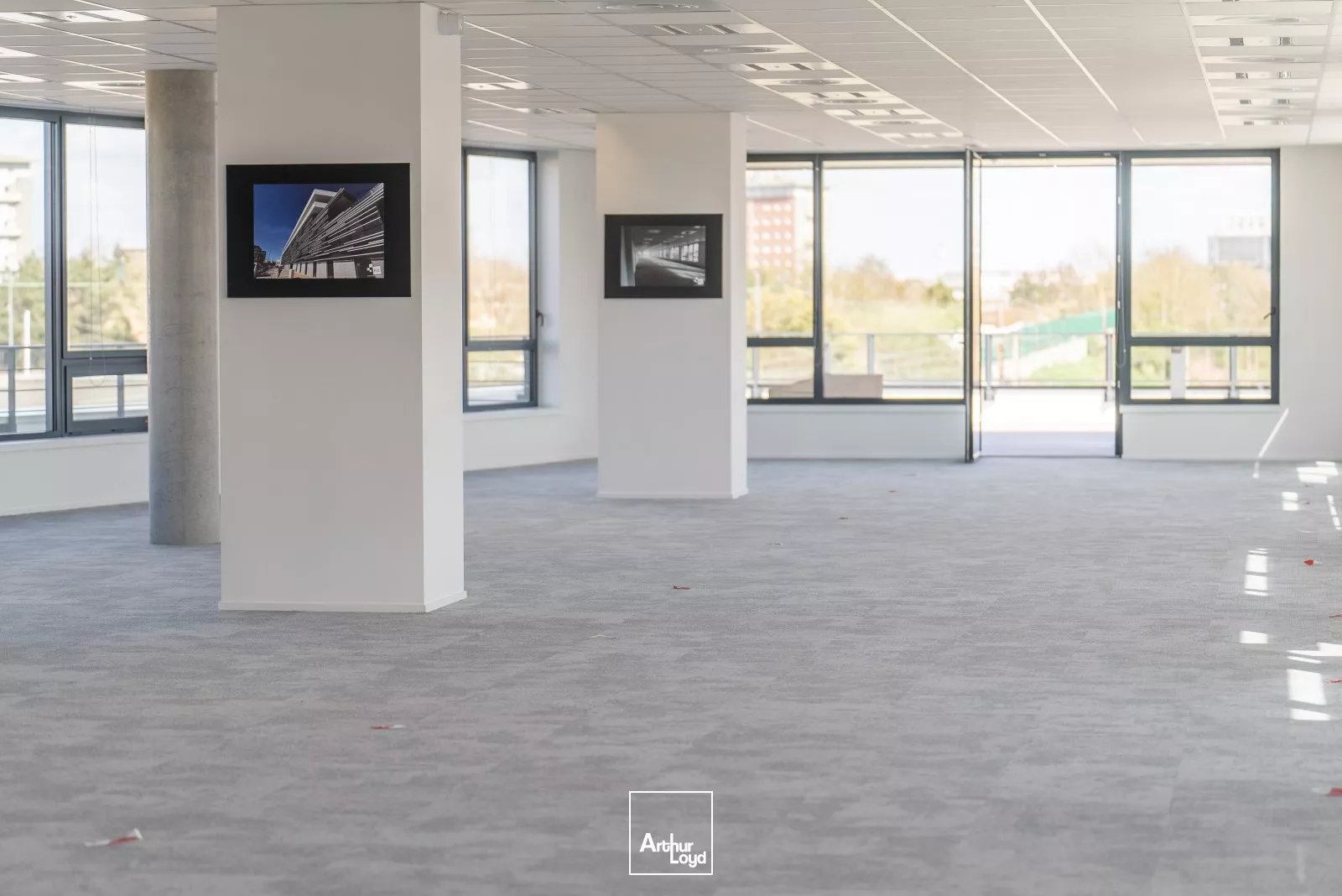 Bureaux neufs à louer aux portes de Lille - Espaces modernes avec terrasses, rooftop et accessibilité métro