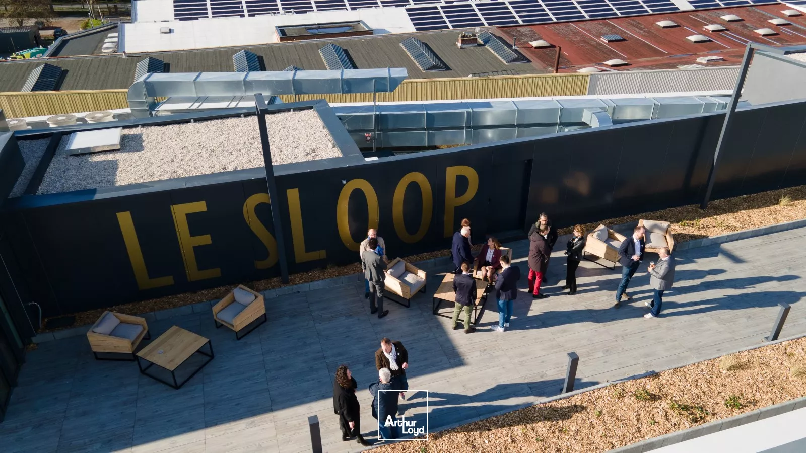 Bureaux neufs à louer aux portes de Lille - Espaces modernes avec terrasses, rooftop et accessibilité métro