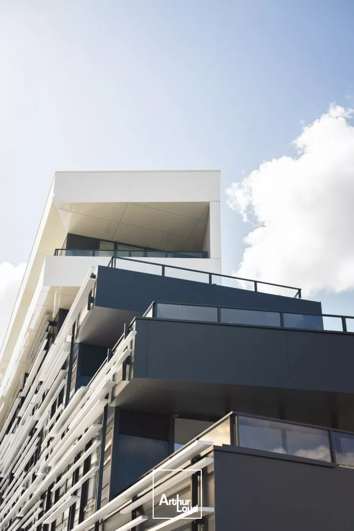 Bureaux neufs à louer aux portes de Lille - Espaces modernes avec terrasses, rooftop et accessibilité métro