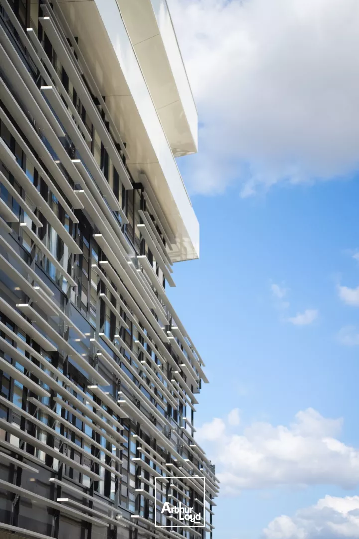 Bureaux neufs à louer aux portes de Lille - Espaces modernes avec terrasses, rooftop et accessibilité métro
