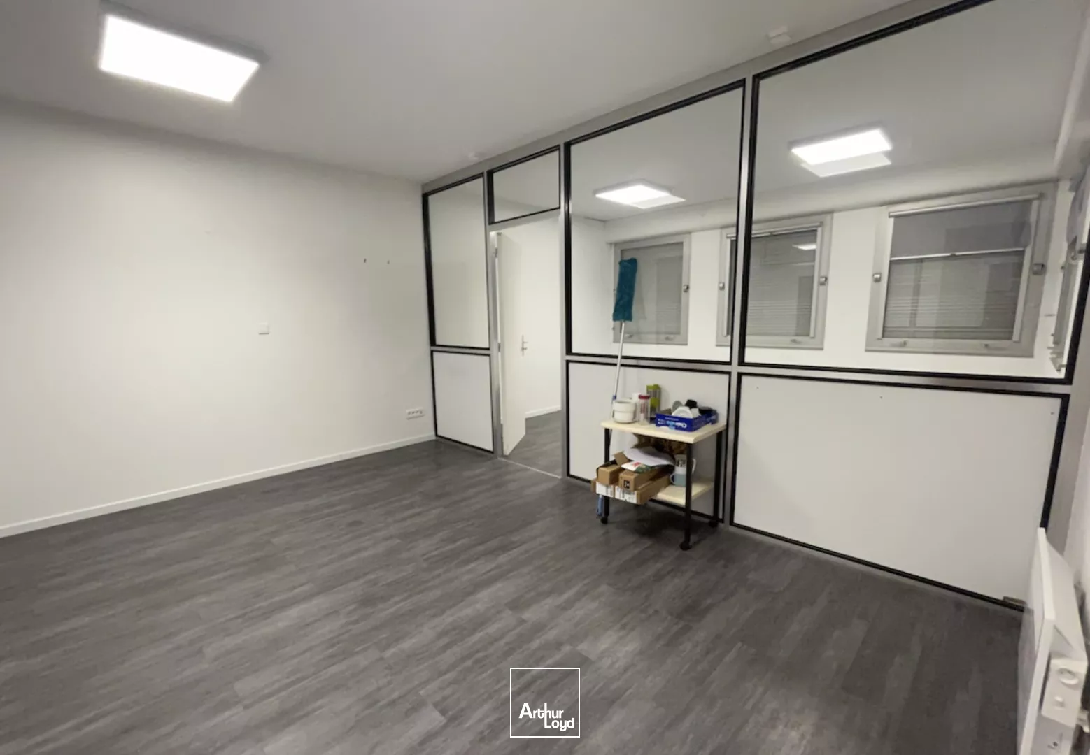 À LOUER - BUREAUX MODULABLES EN ZI - SAINT-LÉONARD 