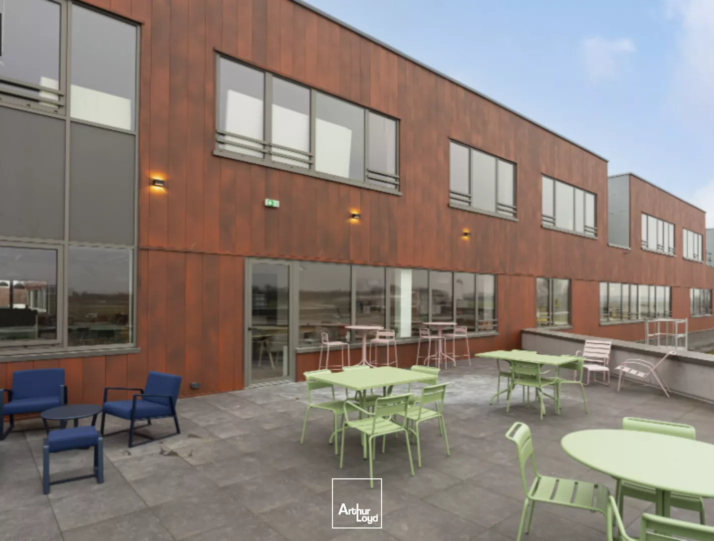 Location de bureaux neufs et flexibles à Villeneuve d'Ascq - Espaces modernes avec services et terrasses