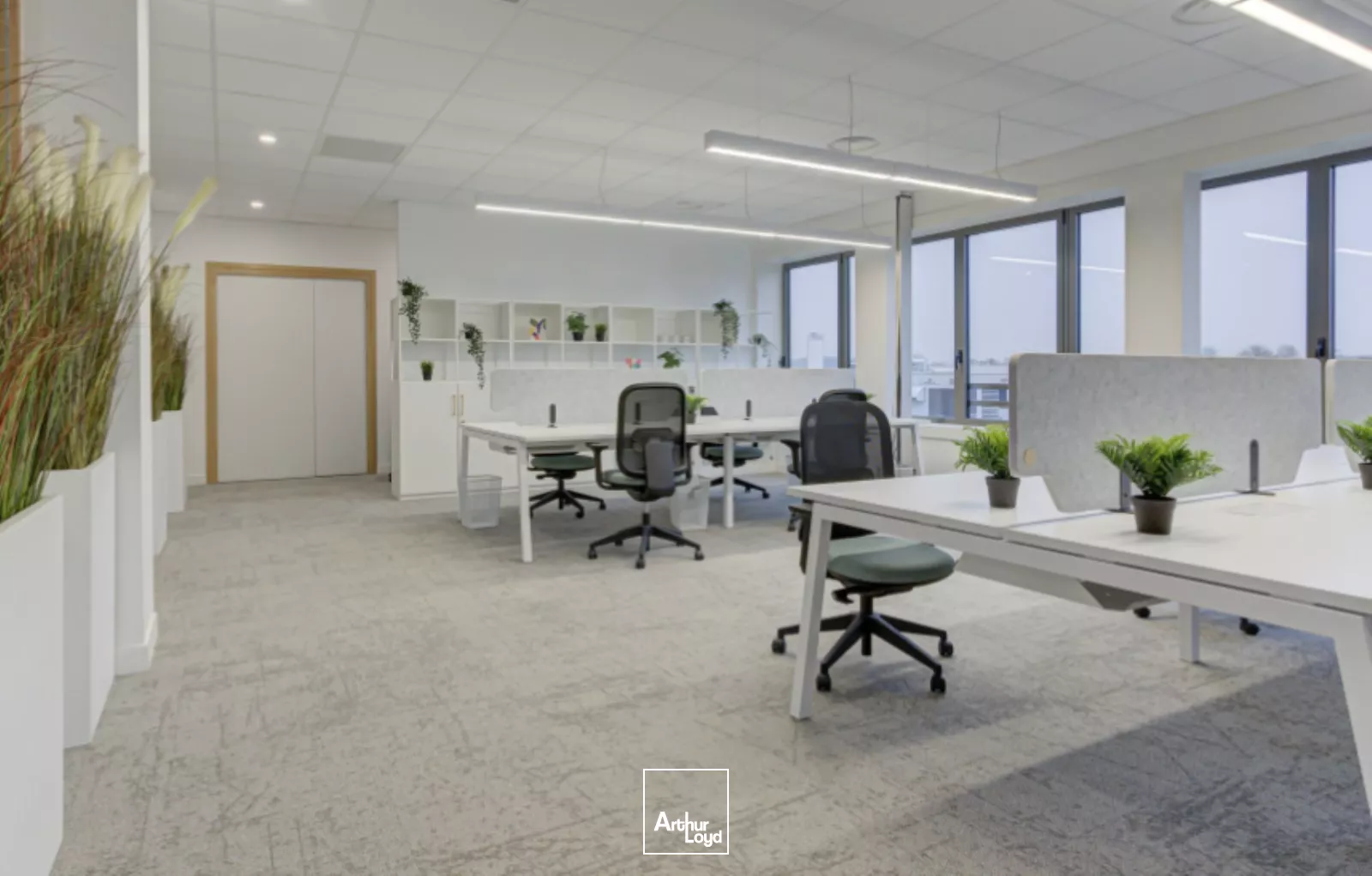 Location de bureaux neufs et flexibles à Villeneuve d'Ascq - Espaces modernes avec services et terrasses