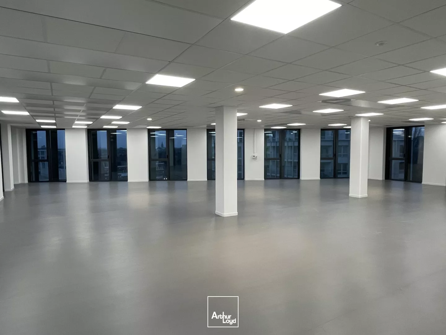 Bureaux neufs à Euralille belles prestations et effet d'enseigne indéniable