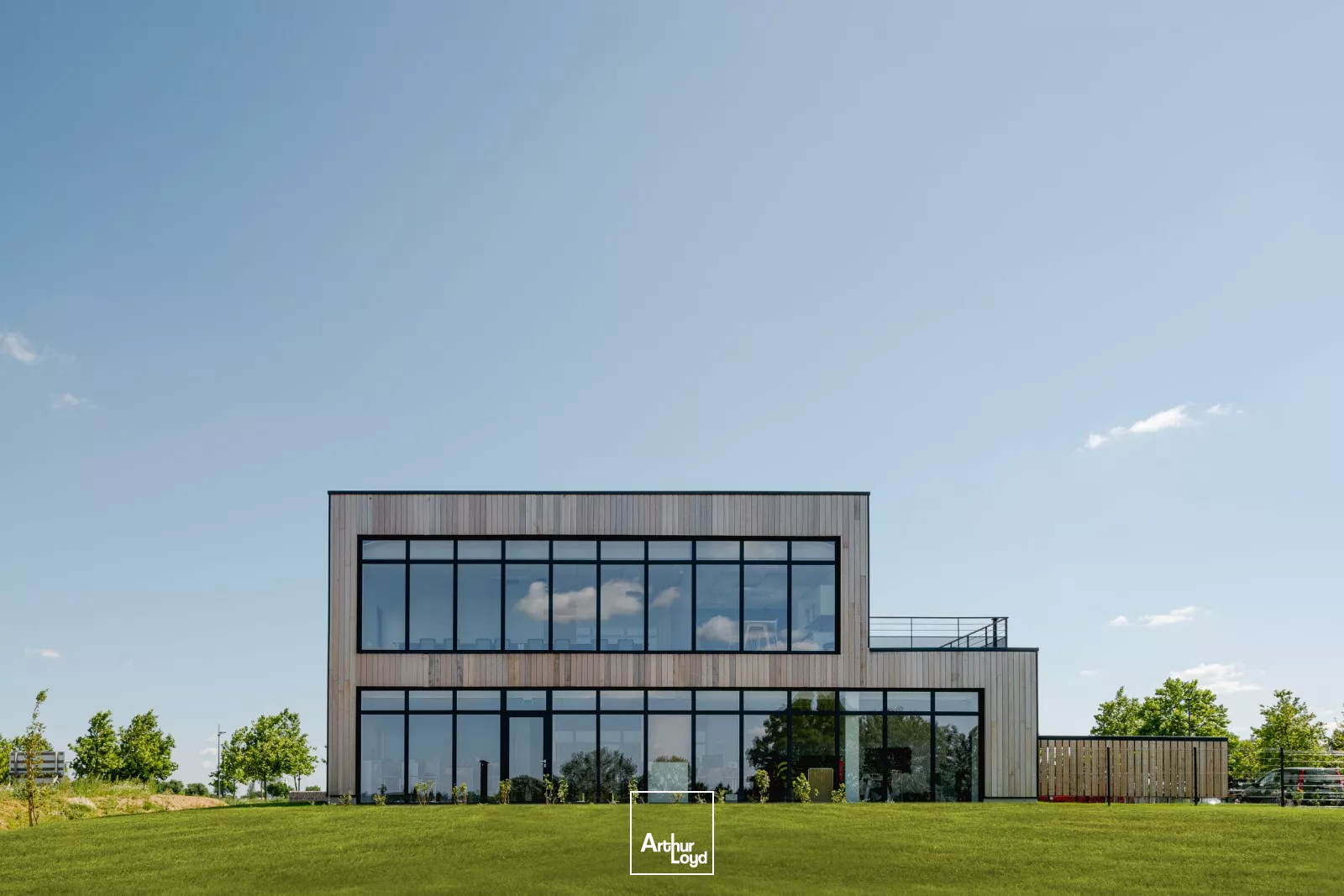 IMMEUBLE INDEPENDANT A LOUER OU A VENDRE 