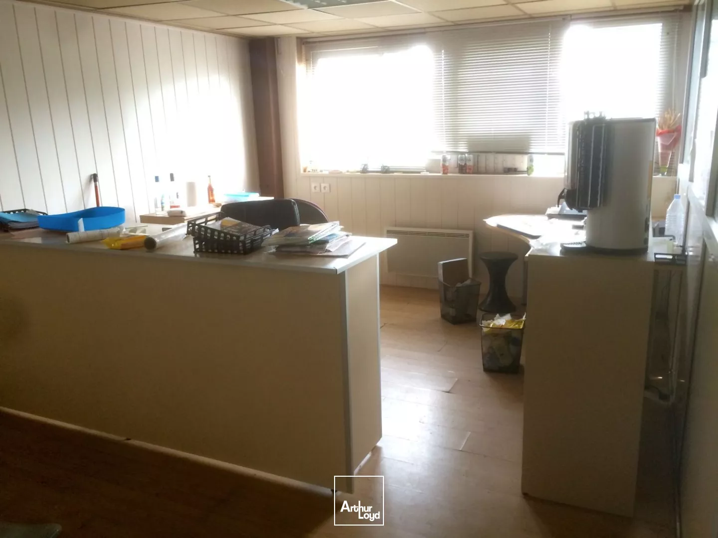 ENTREPOT INDEPENDANT AVEC STOCKAGE EXTERIEUR 