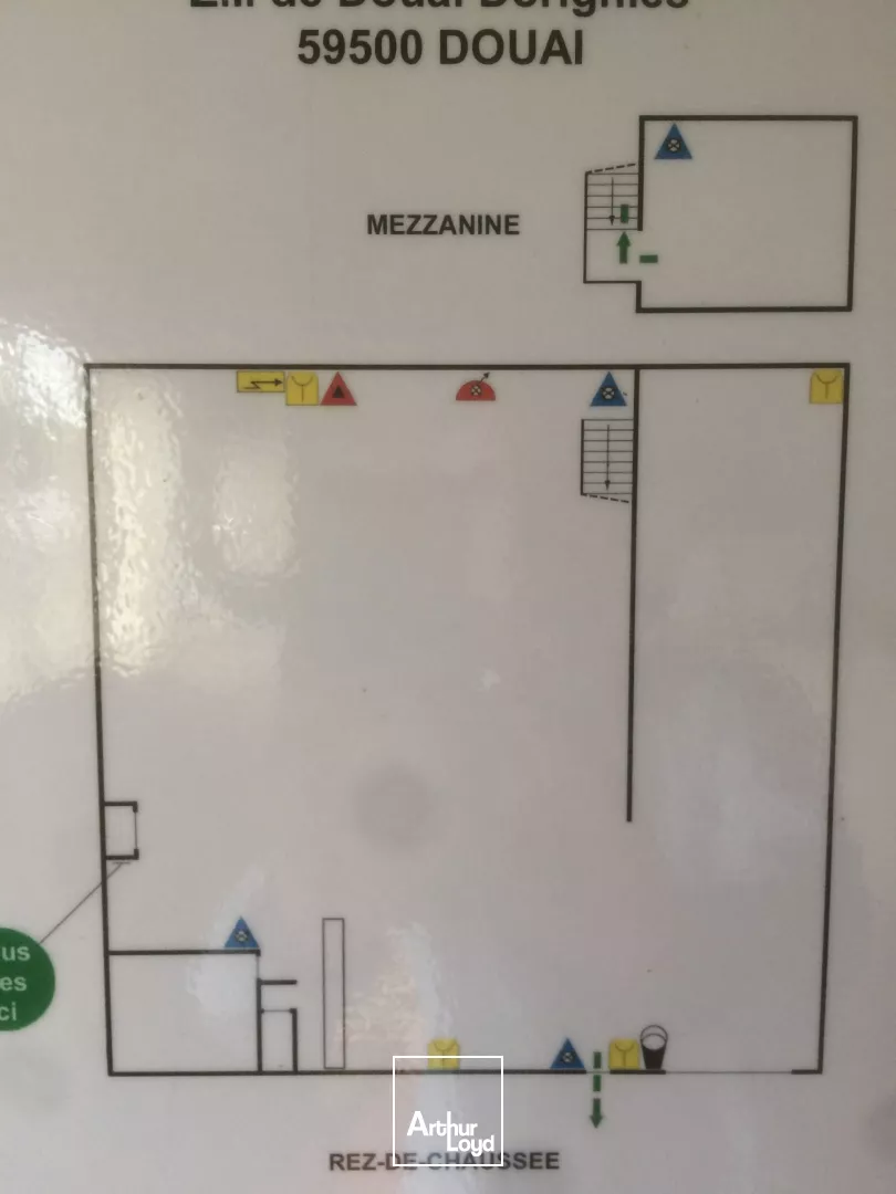 ENTREPOT INDEPENDANT AVEC STOCKAGE EXTERIEUR 