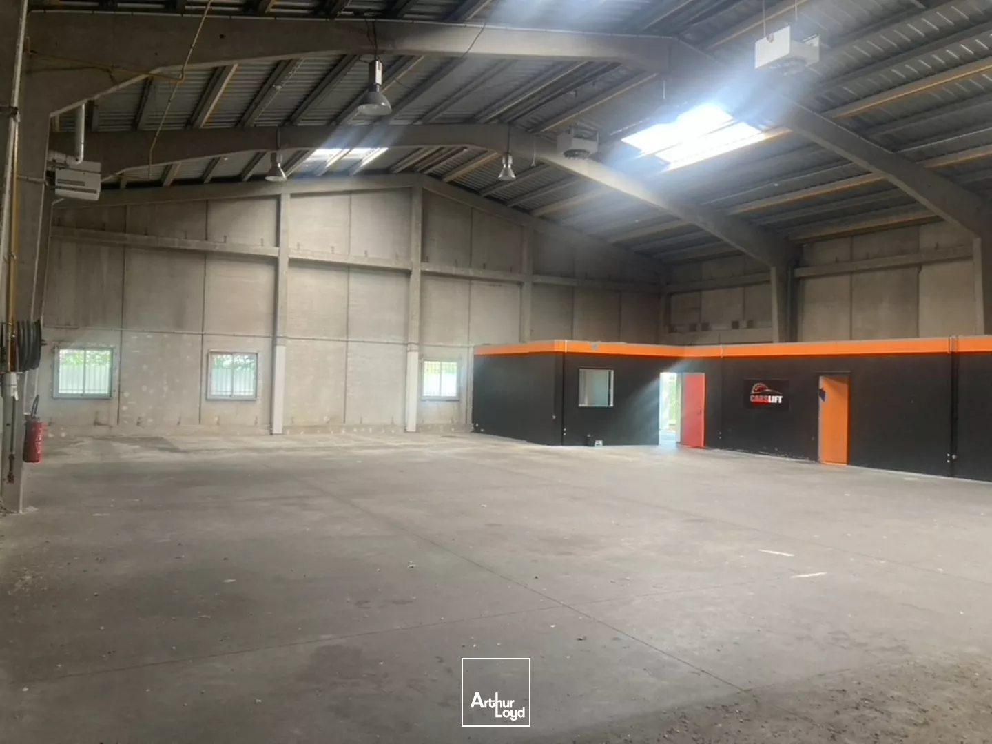 Entrepôt à louer - Villeneuve d'Ascq - Visibilité commerciale - ERP2 