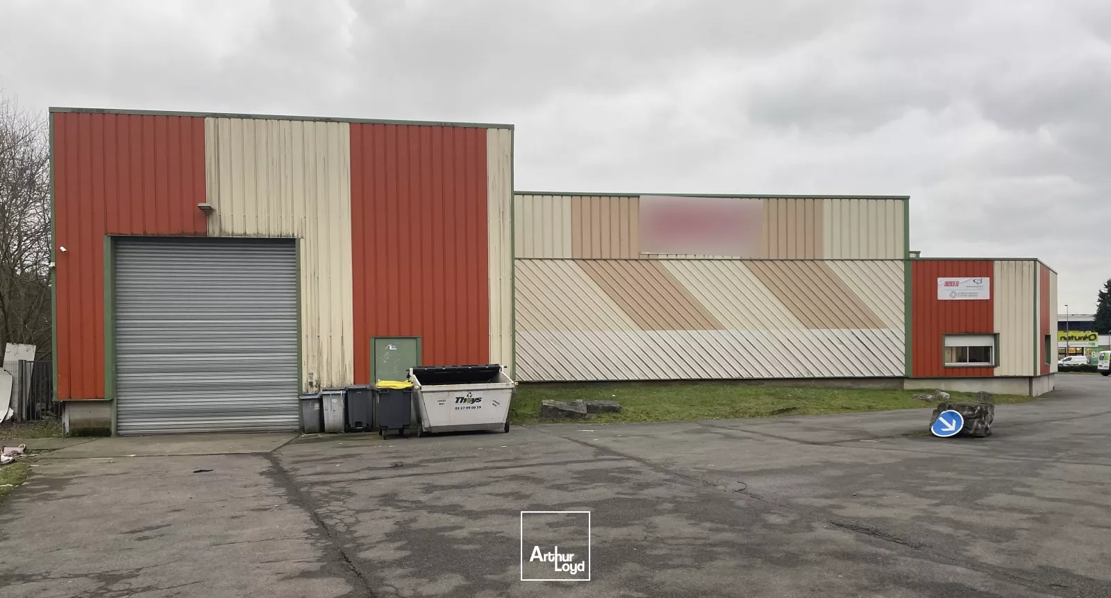 Bâtiment sur axe passant à louer - Douai