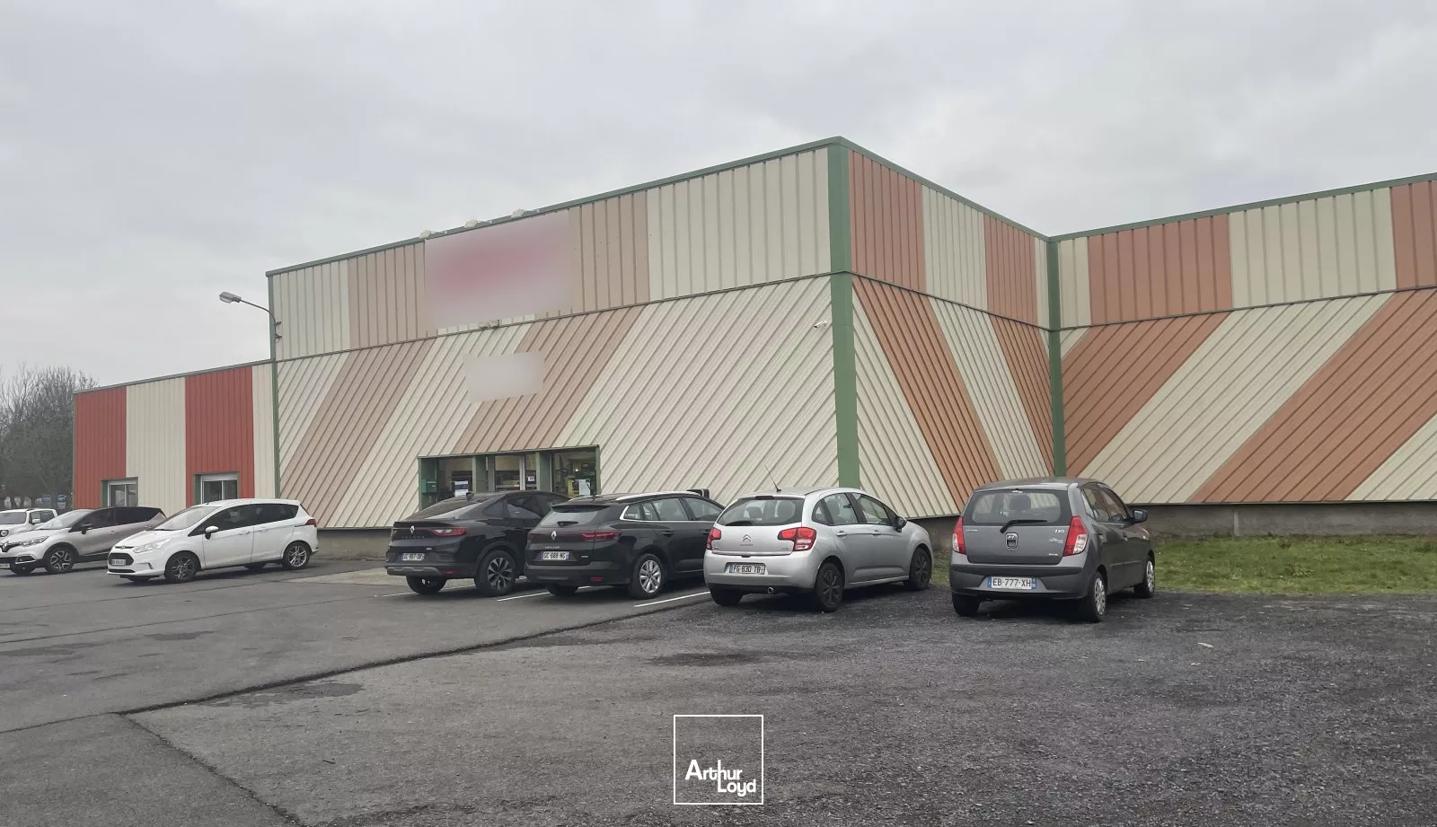 Bâtiment sur axe passant à louer - Douai