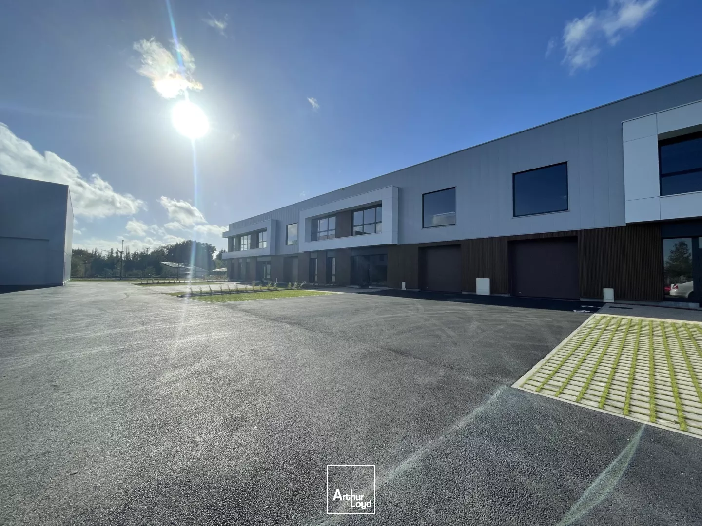 A vendre, à louer, locaux d'activité neufs, Eurasanté