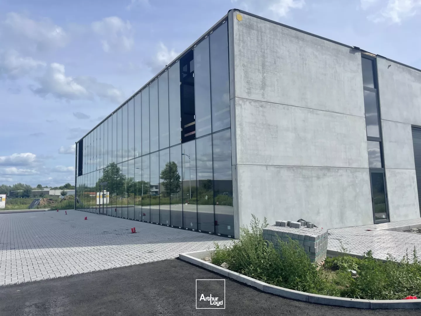 A vendre, à louer, entrepôts + bureaux neufs, Comines
