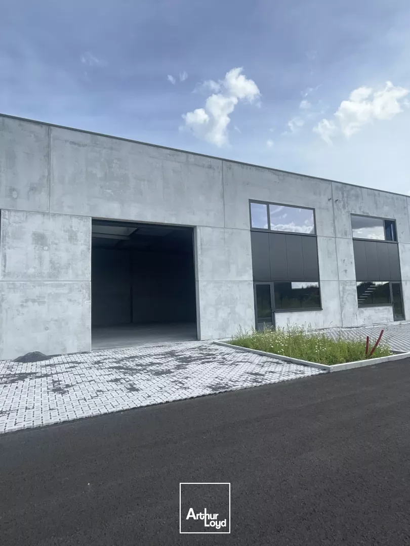 A vendre, à louer, entrepôts + bureaux neufs, Comines