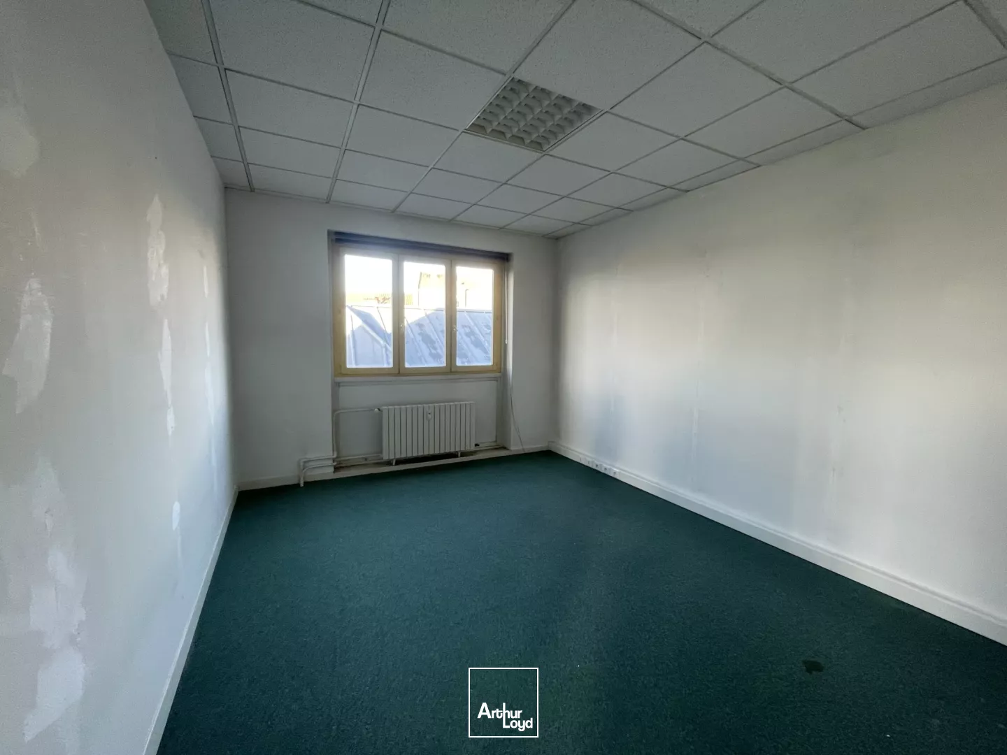 Bureaux lumineux à louer à Roubaix - 420 m² avec parkings, proche transports et centre-ville
