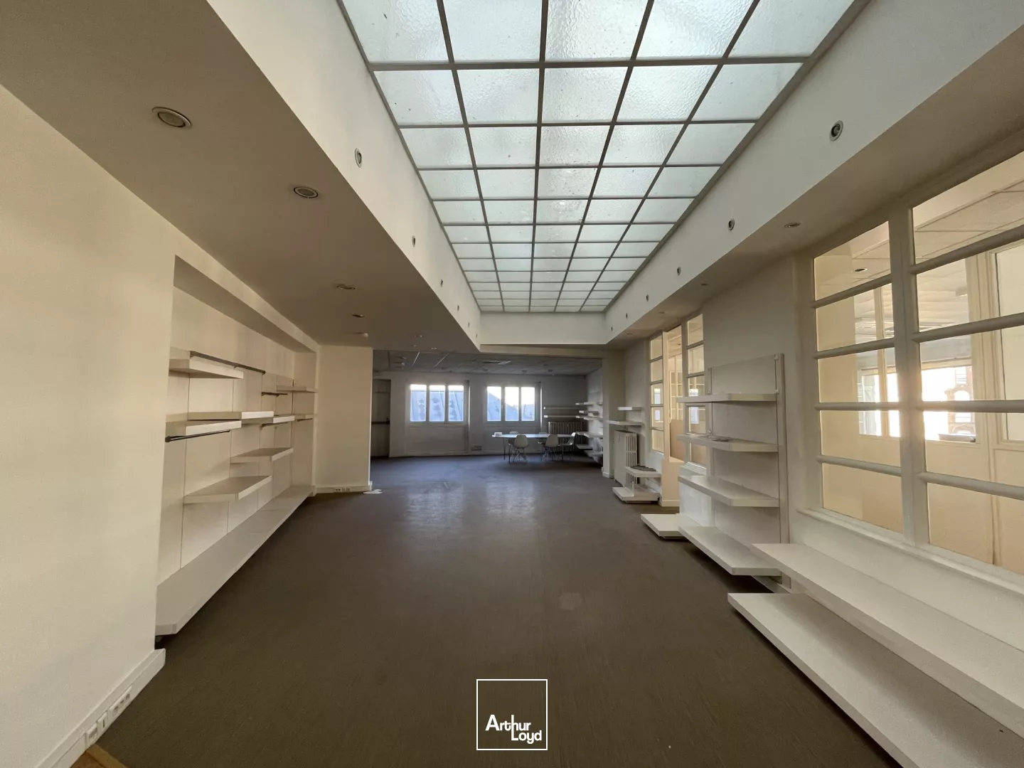 Bureaux lumineux à louer à Roubaix - 420 m² avec parkings, proche transports et centre-ville