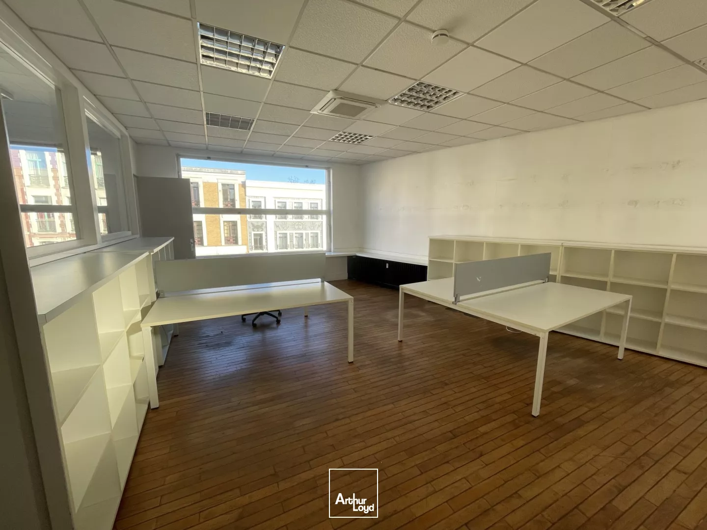 Bureaux lumineux à louer à Roubaix - 420 m² avec parkings, proche transports et centre-ville