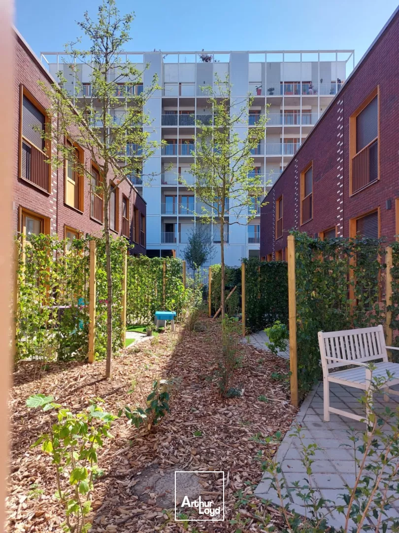 Local commercial à vendre Lille - 362 m² avec façade vitrée et parkings au coeur de l'écoquartier dynamique FIVES CAIL