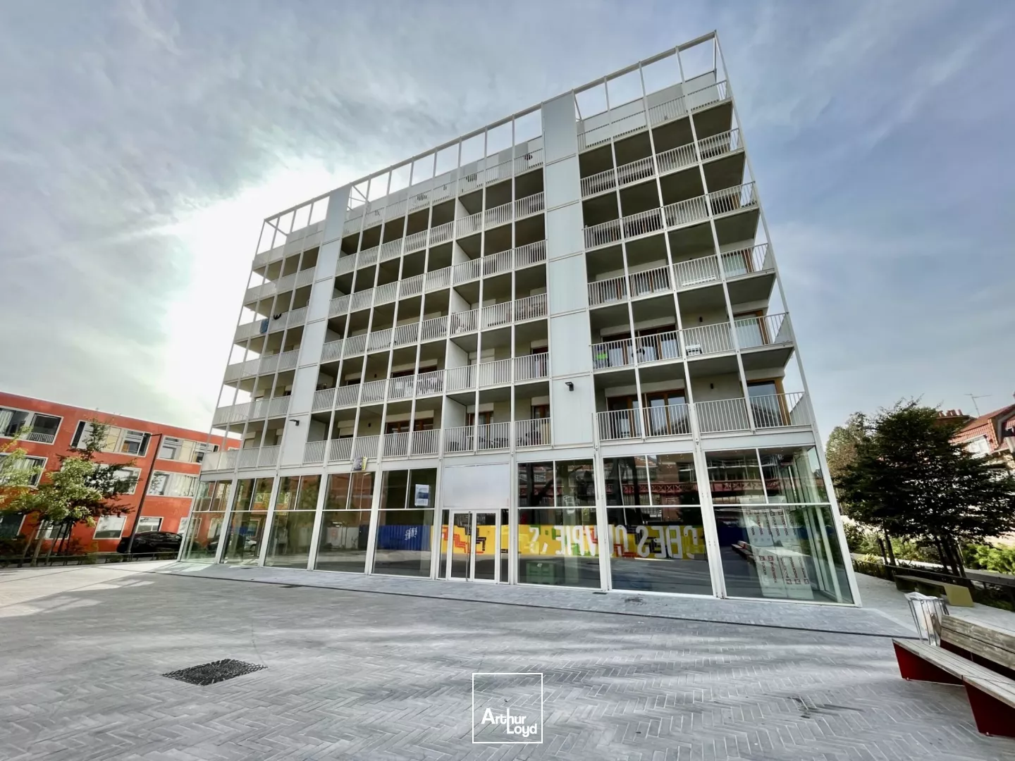 Local commercial à vendre Lille - 362 m² avec façade vitrée et parkings au coeur de l'écoquartier dynamique FIVES CAIL
