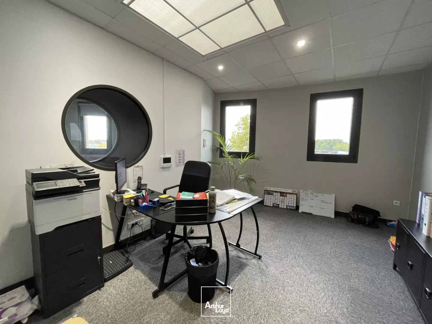 ENTREPOT ET BUREAUX A LOUER AVEC ACCES AUTOROUTE - LENS 