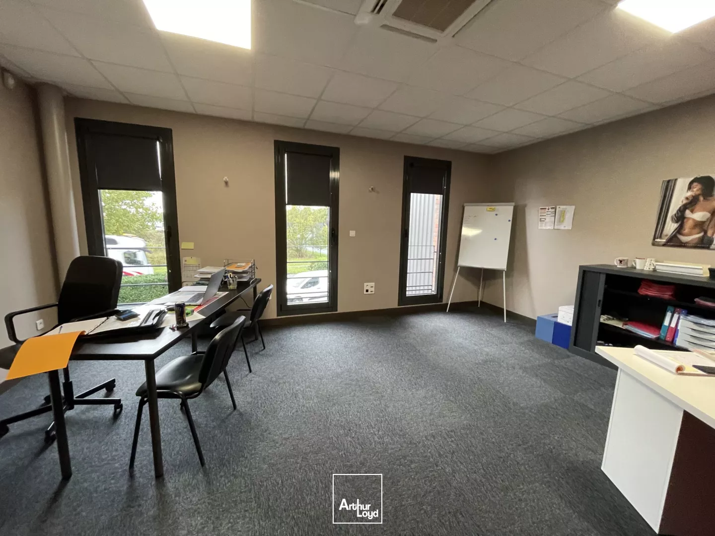 ENTREPOT ET BUREAUX A LOUER AVEC ACCES AUTOROUTE - LENS 